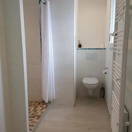 Place Alexandre Stanier N 7 Avec Terrasse * 阿内勒